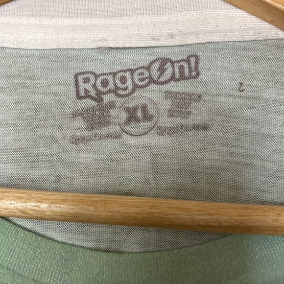 Rage On The Rock Photo Tee - Picture 3 of 4